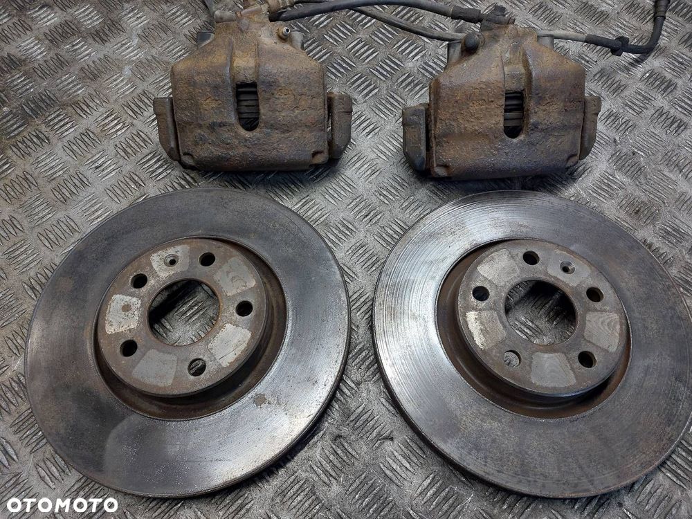 TARCZE HAMULCOWE PRZÓD + KLOCKI + ZACISKI VOLKSWAGEN PASSAT B6 1.9 TDI - 2