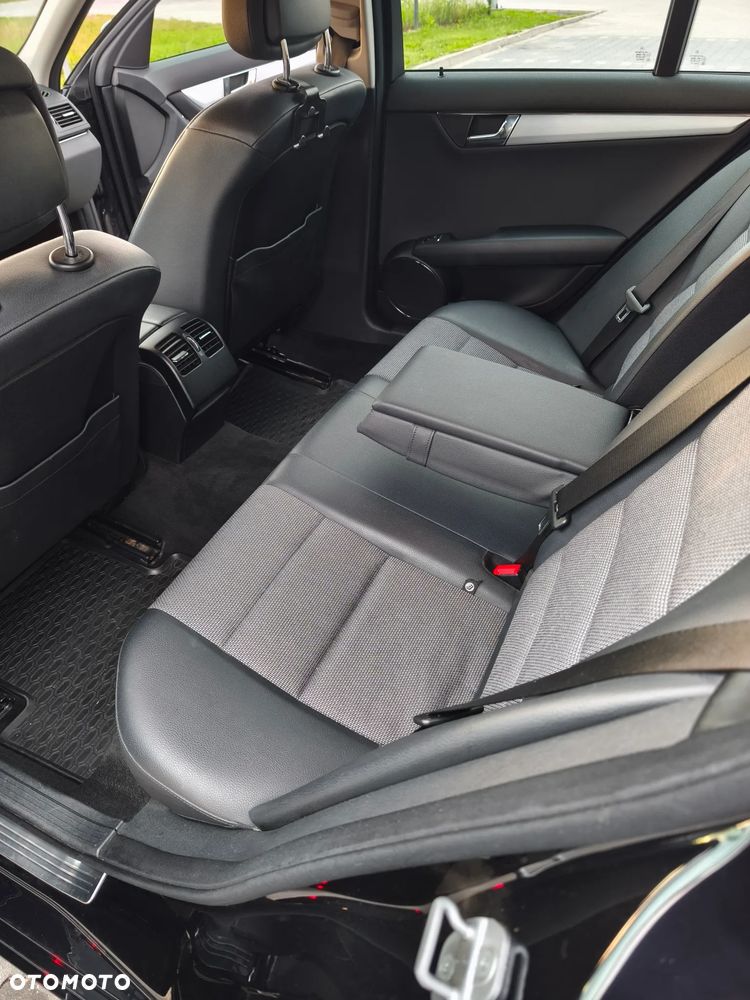 Mercedes-Benz Klasa C 180 CGI Automatik BlueEFFICIENCY Avantgarde - 10