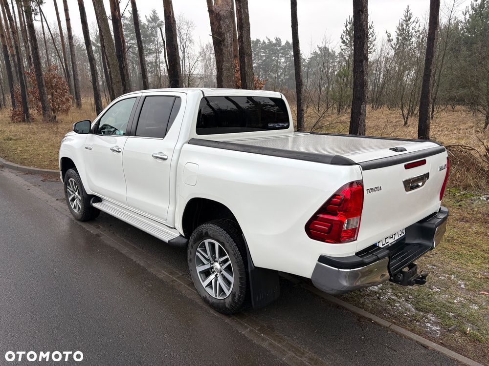 Toyota Hilux 2.4 D-4D Double Cab SR5 4x4 - 5