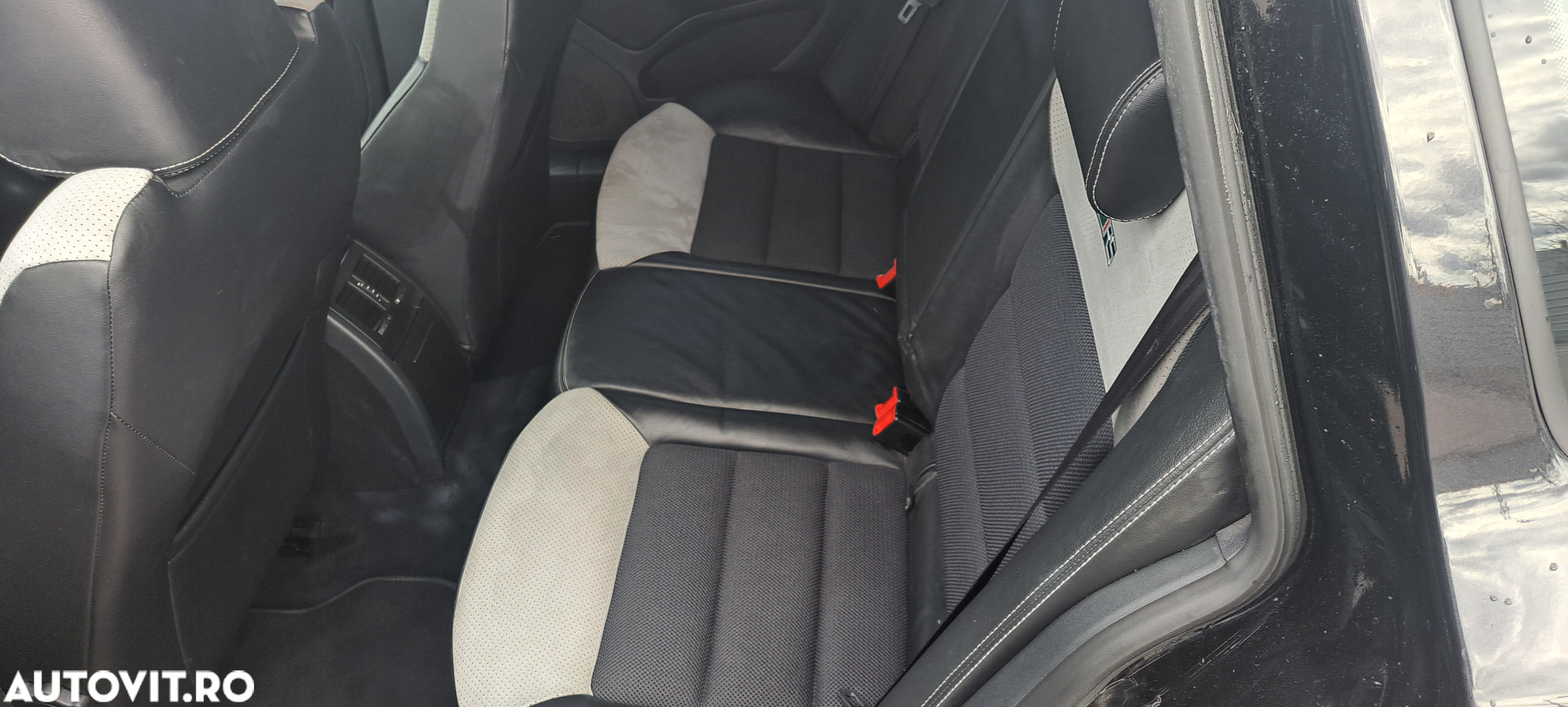Skoda Octavia Combi 2.0 TDI RS - 9