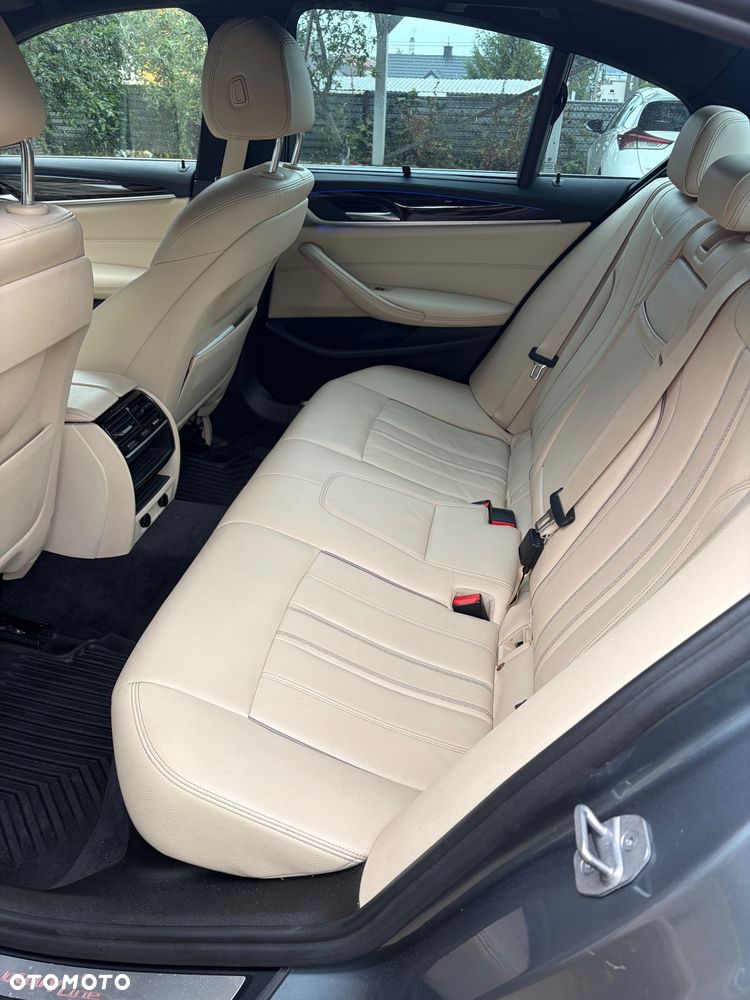 BMW Seria 5 540i Luxury Line sport - 9