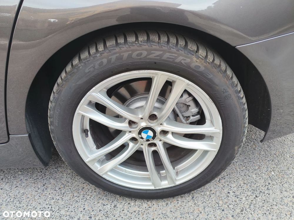BMW Seria 5 523i Sport-Aut - 32