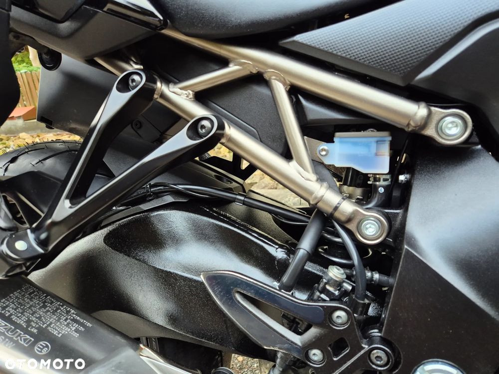 Suzuki GSX 1000 - 18