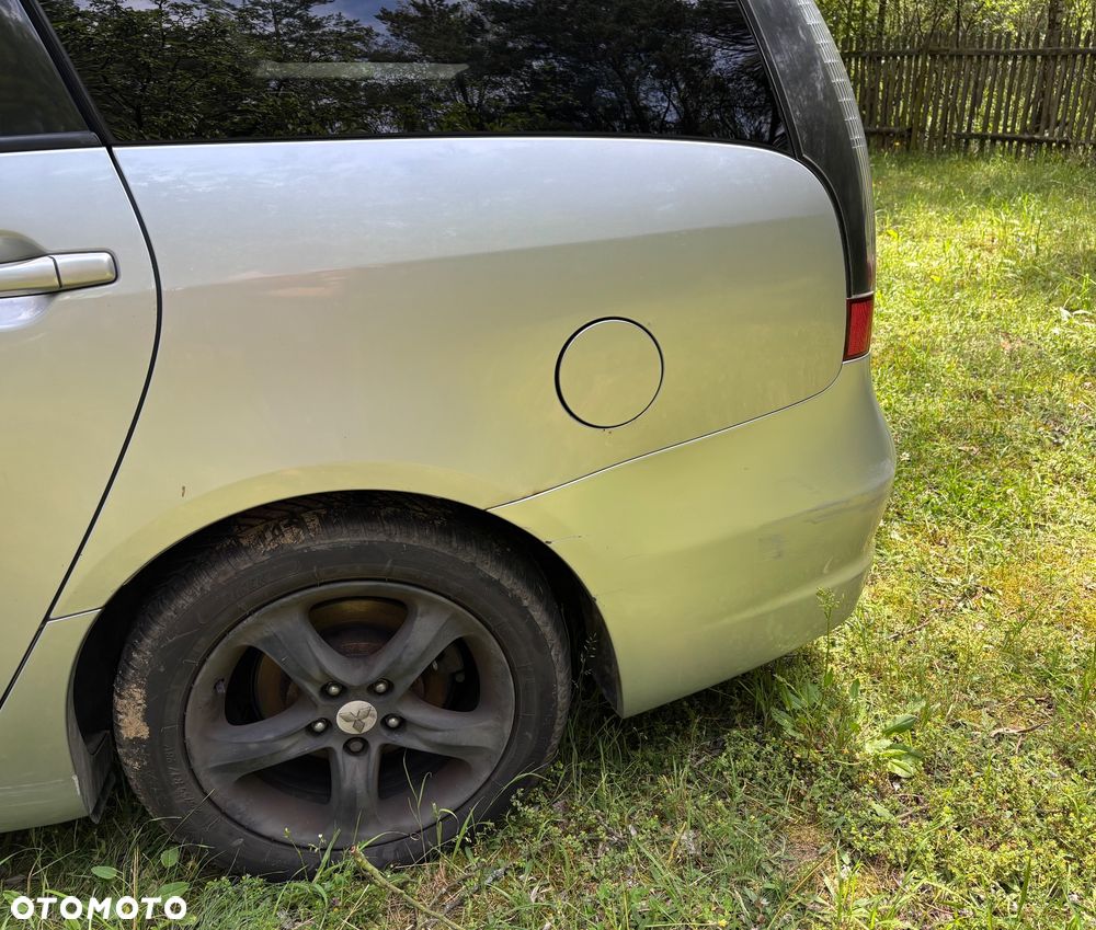 Mitsubishi Grandis - 11