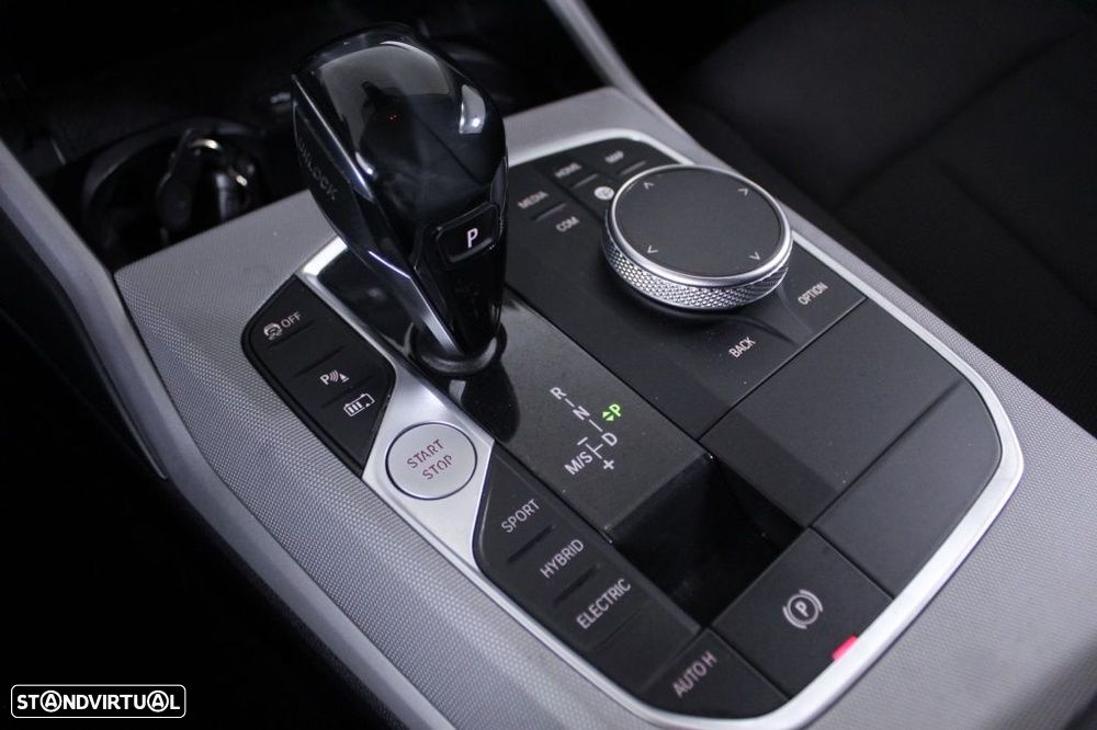 BMW 330 e Touring Auto - 31