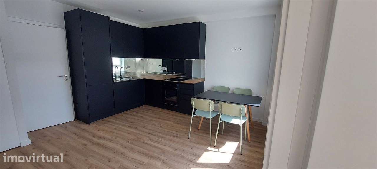 T1+1 Renovado com garagem, Centro do Porto - Junto ao Metro da Trindad - Grande imagem: 3/31