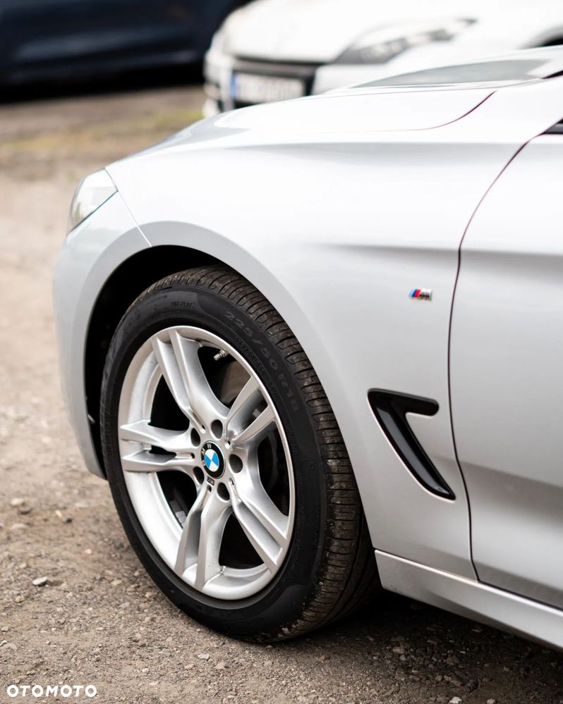 BMW 3GT 330i xDrive M Sport - 17