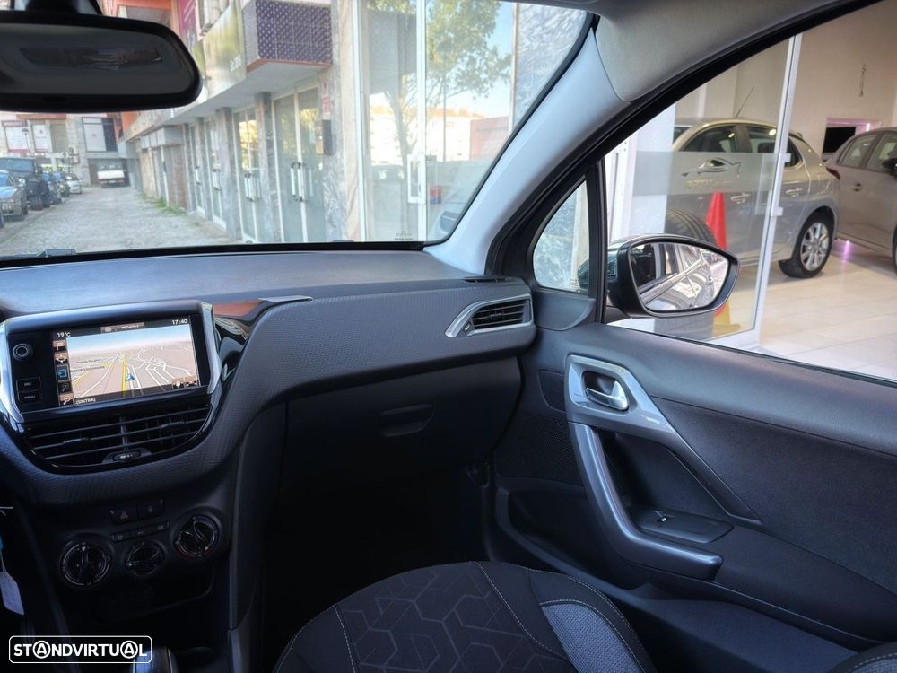 Peugeot 2008 1.2 PureTech Style - 18