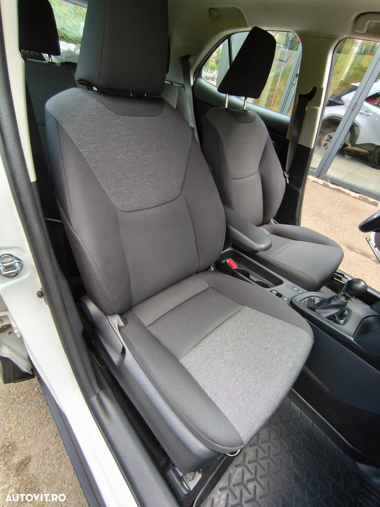 Toyota Yaris 1.5 L Active - 13