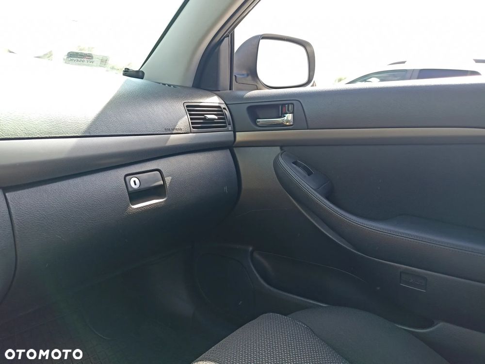 Toyota Avensis - 12