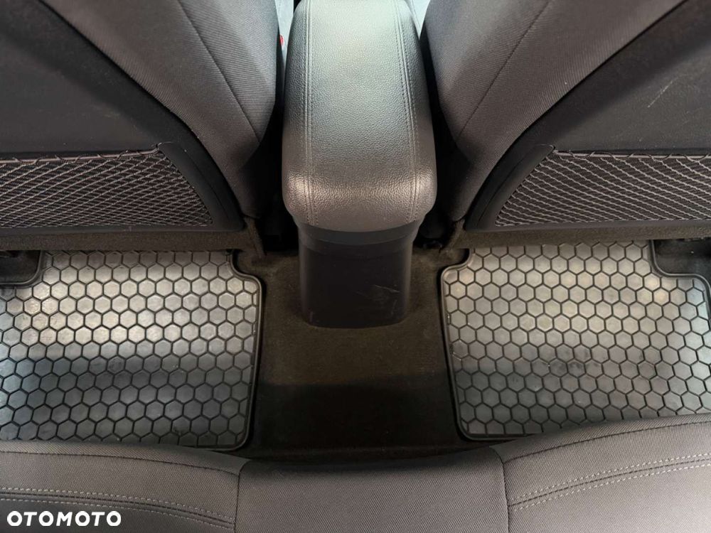 Kia Rio - 35