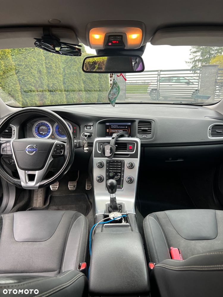 Volvo S60 D3 R-Design - 9