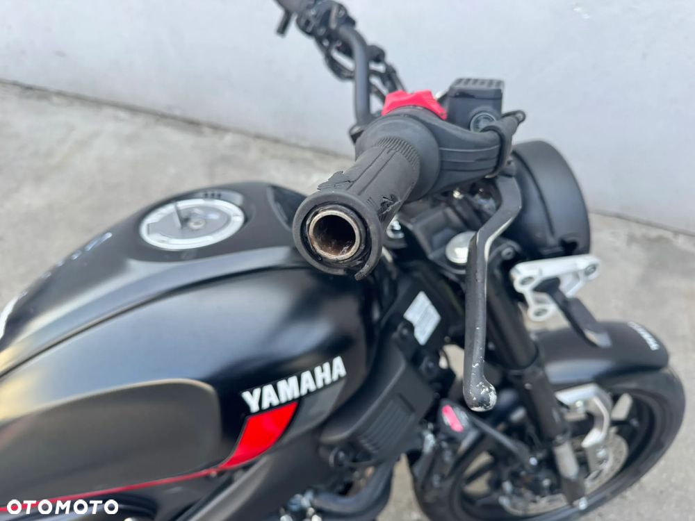 Yamaha XSR - 12