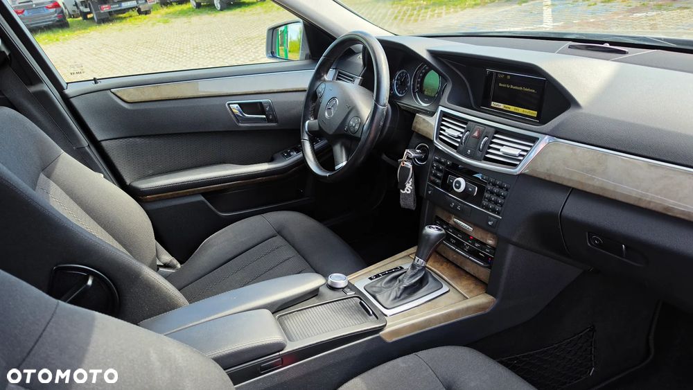 Mercedes-Benz Klasa E 250 CGI BlueEFFICIENCY 7G-TRONIC Elegance - 5