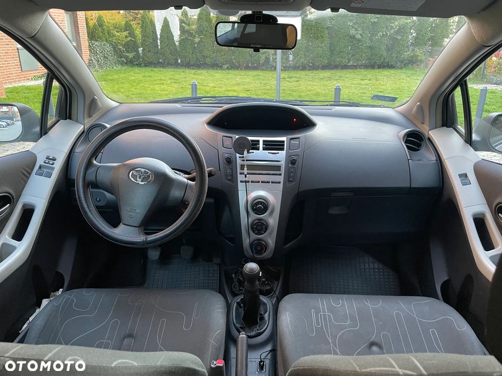 Toyota Yaris - 10