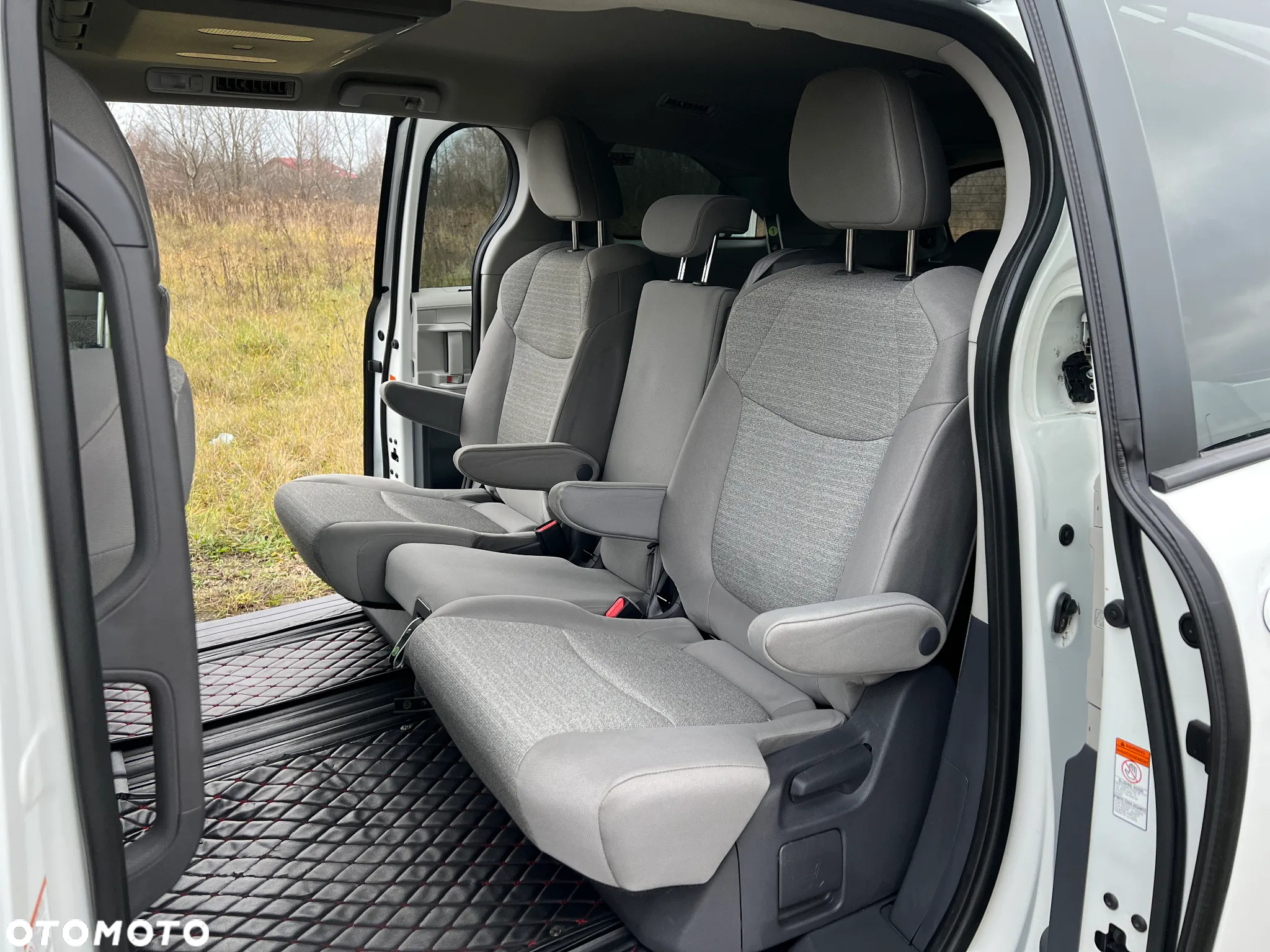 Toyota Sienna - 16