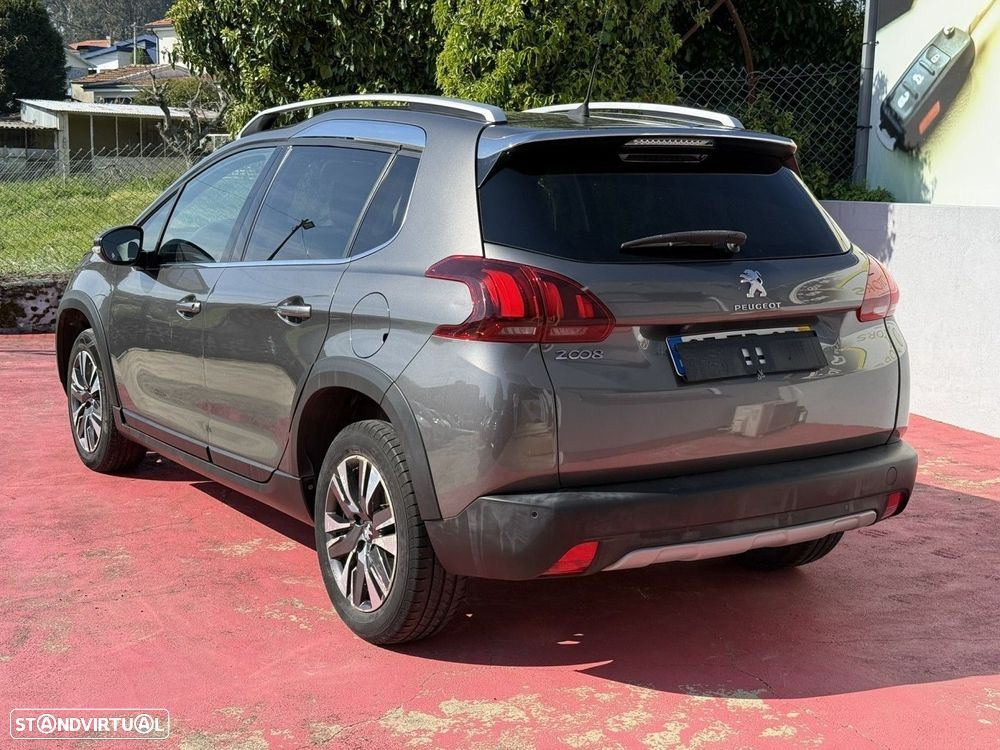 Peugeot 2008 1.2 PureTech Allure - 4