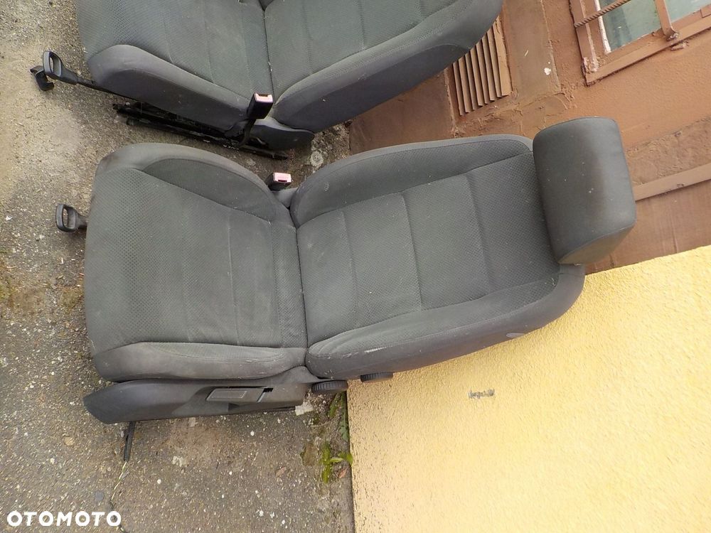 fotel kierowcy fotele komplet vw golf V 5D - 2