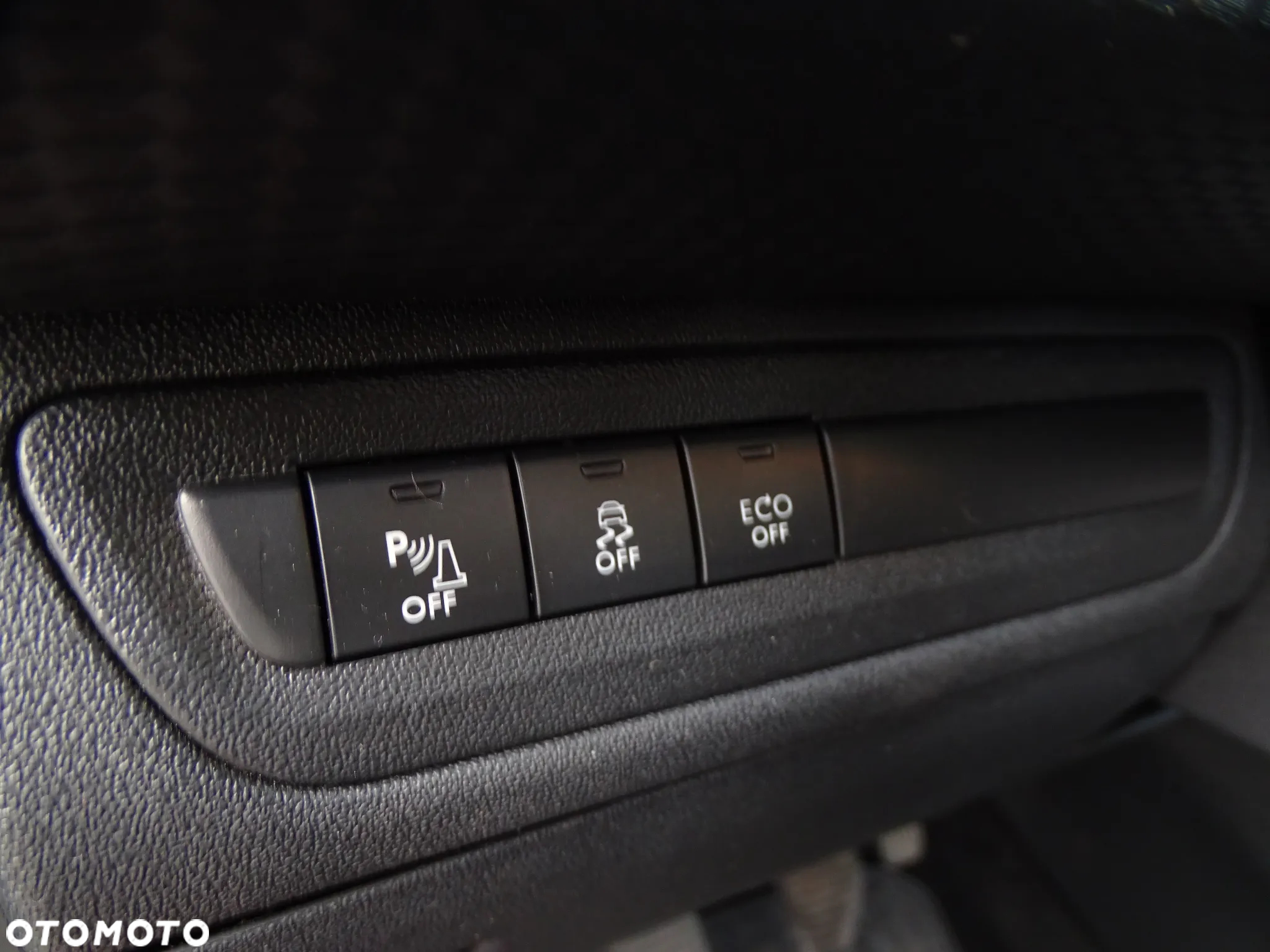 Peugeot 2008 1.2 Pure Tech Allure S&S - 17