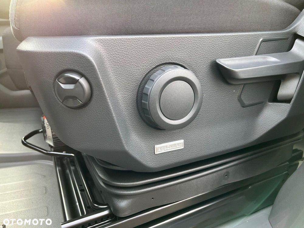 Volkswagen Crafter 35 Skrzyniowy z podwójną kabiną silnik: 2,0 l EU6 SCR 140 KM / skrzynia biegów: Przedni napęd manualna 6-biegowa rozstaw osi: 4490 mm - 19