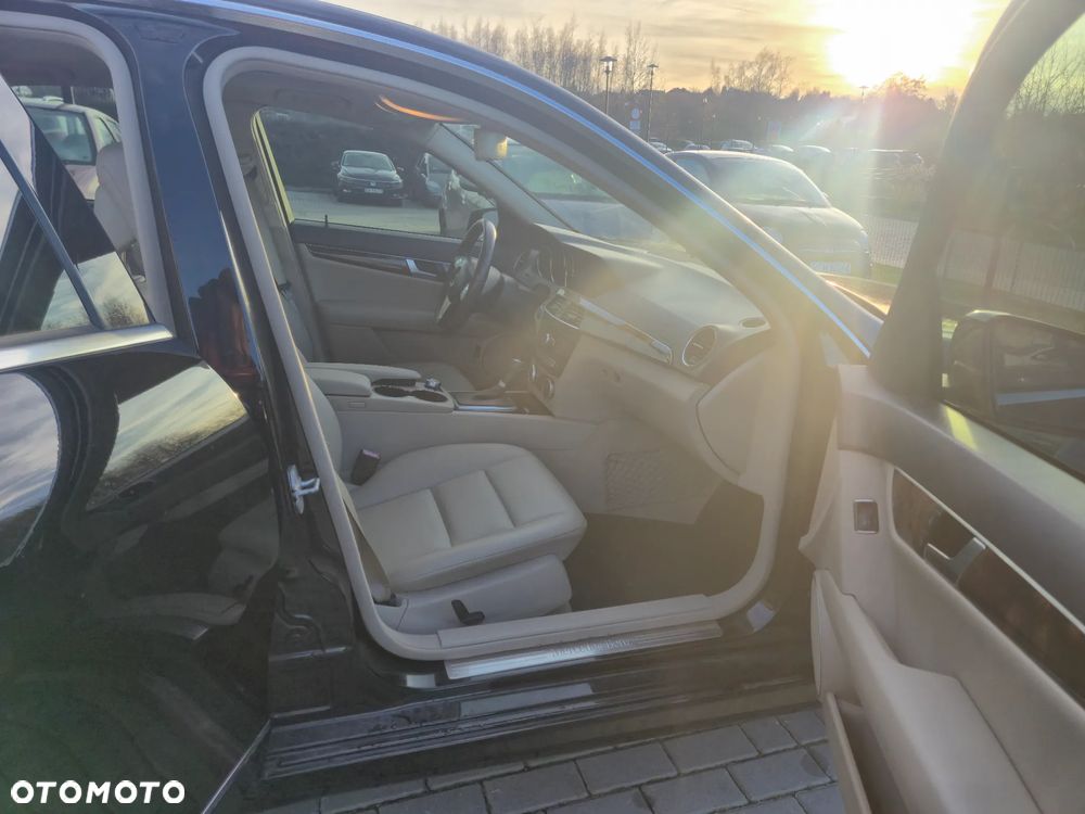 Mercedes-Benz Klasa C 250 (BlueEFFICIENCY) 7G-TRONIC - 22