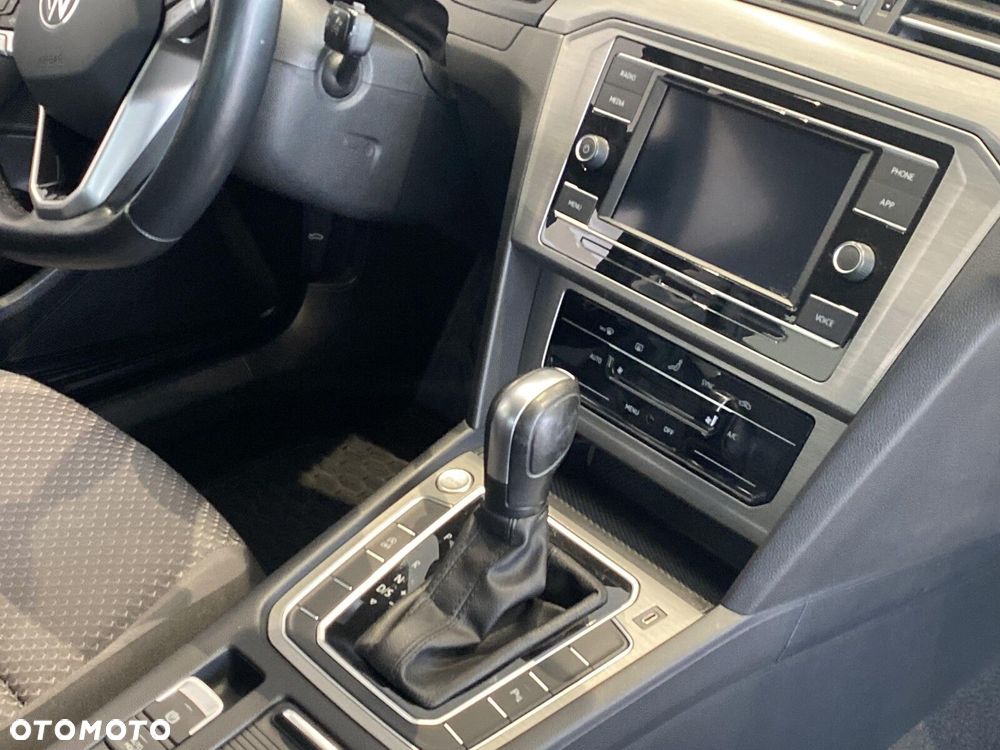 Volkswagen Passat - 27