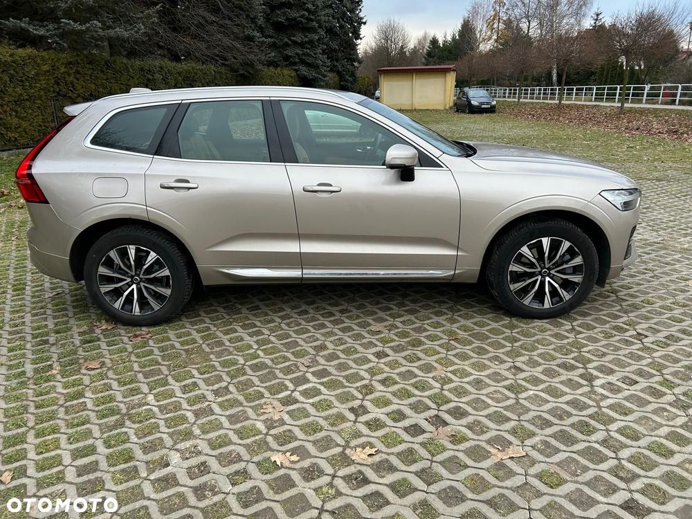 Volvo XC 60 B4 D AWD Plus Bright - 2