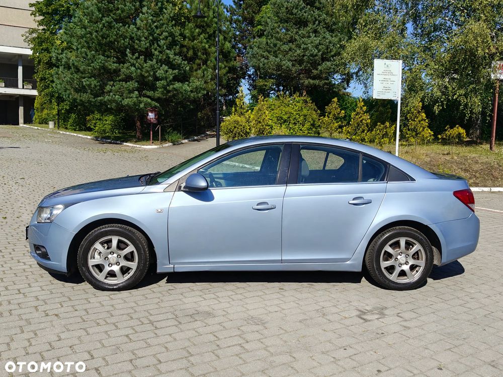 Chevrolet Cruze 2.0 LS - 4