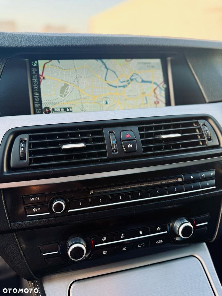 BMW Seria 5 520i Luxury Line - 12