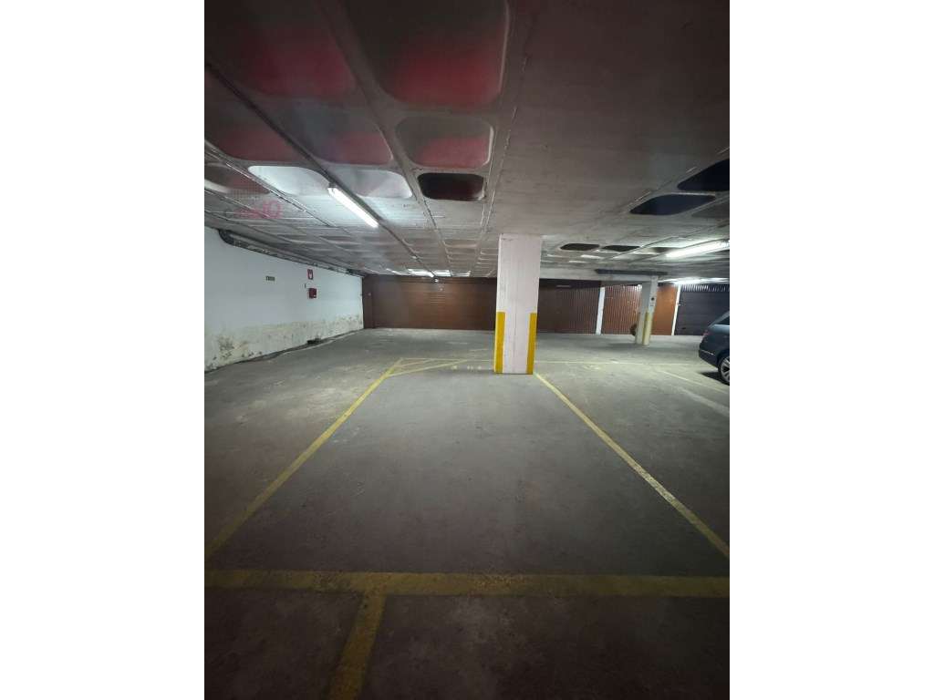 Lugar de parqueamento em garagem fechada, para venda no Montijo - Grande imagem: 5/6