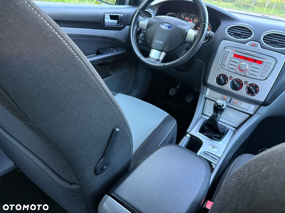 Ford Focus 1.6 Comfort X / 100 - 32