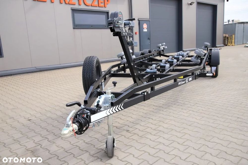 Lorries Przyczepa Podłodziowa PP35-8825 w Kolorze Czarnym Do Łodzi Max 8.6 M DMC 3500 kg Tylne Lampy LED - 16