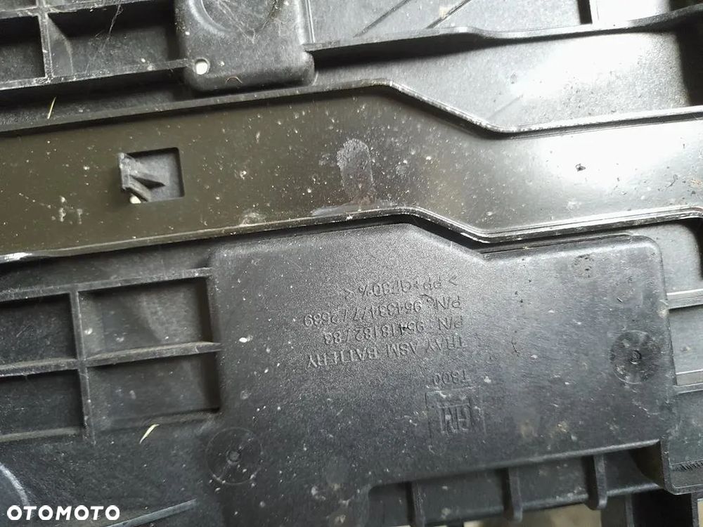 Podstawa obudowa akumulatora Opel Mokka 1.6b 95418182 - 3