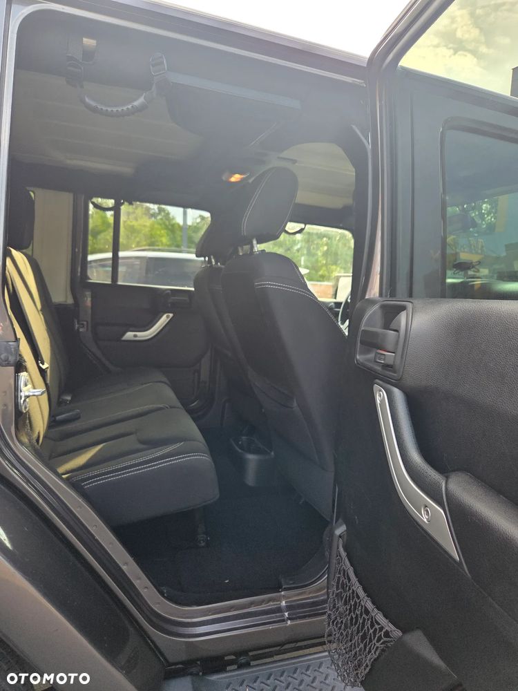 Jeep Wrangler 3.6 Unlim Sahara - 18