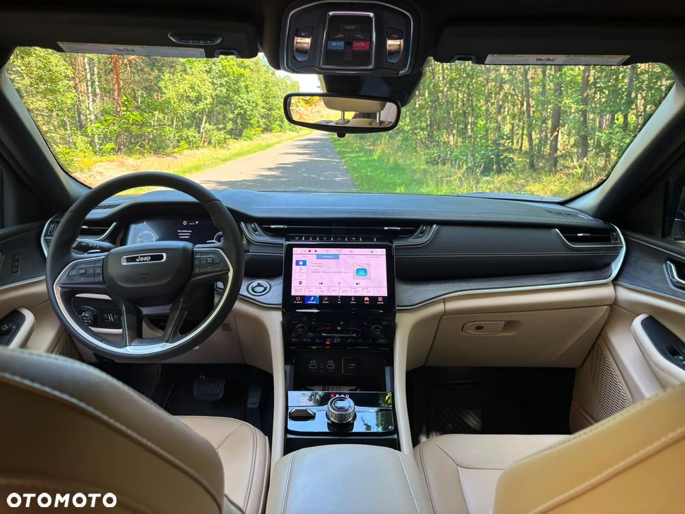 Jeep Grand Cherokee - 36