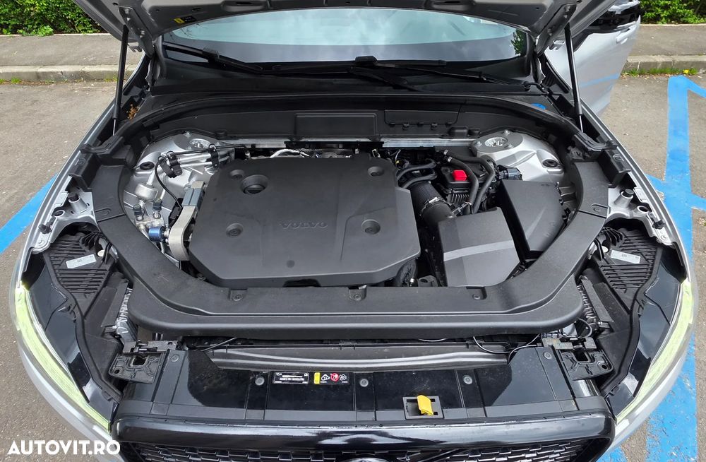 Volvo XC 60 B4 MHEV AWD R-Design - 10