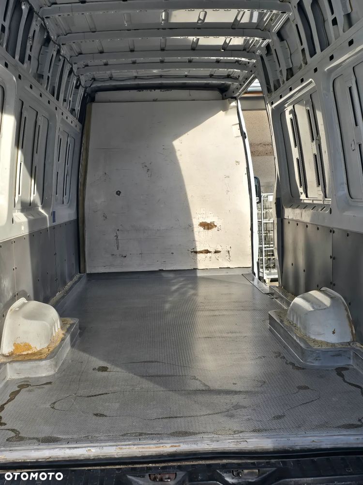 Mercedes-Benz Sprinter - 10
