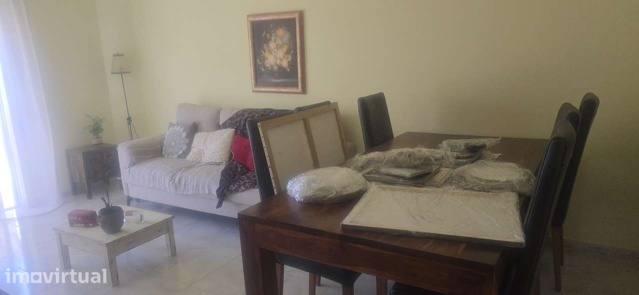 Apartamento de 3 assoalhadas bem localizado.