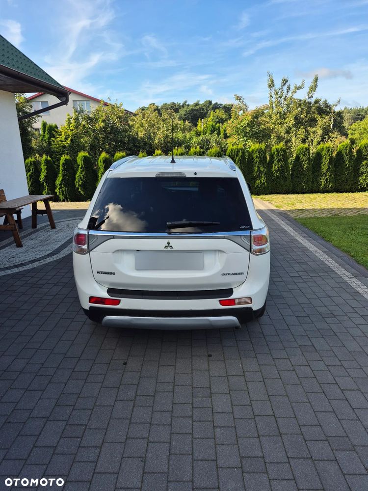Mitsubishi Outlander 2.2 DI-D 4WD Plus - 4