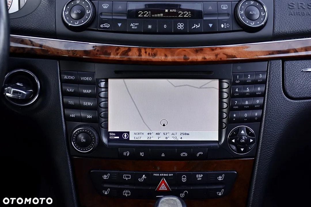 Mercedes-Benz Klasa E 320 4-Matic T Avantgarde - 24