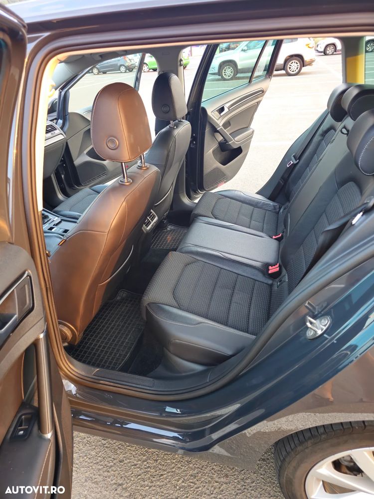 Volkswagen Golf - 8