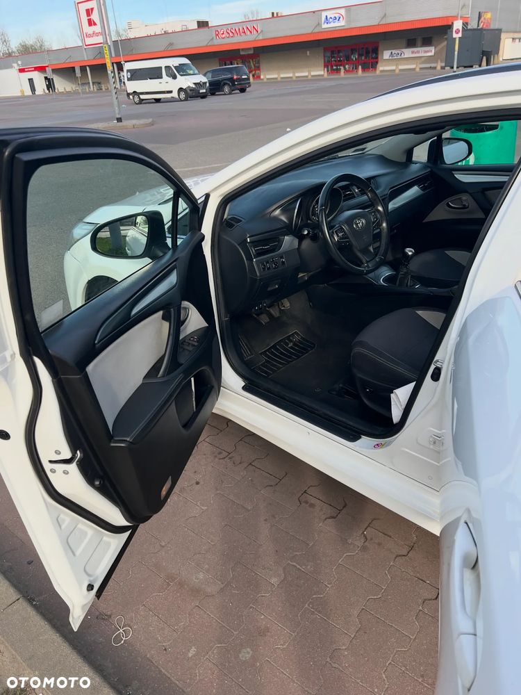 Toyota Avensis 2017 photo 5