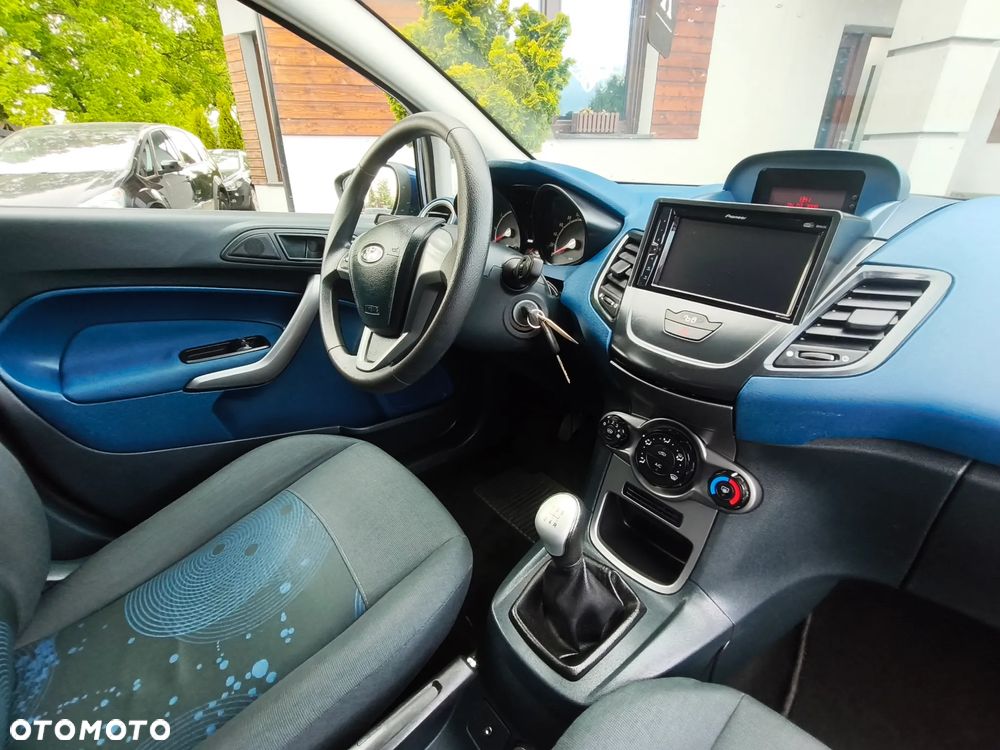 Ford Fiesta 1.3 Ghia - 29