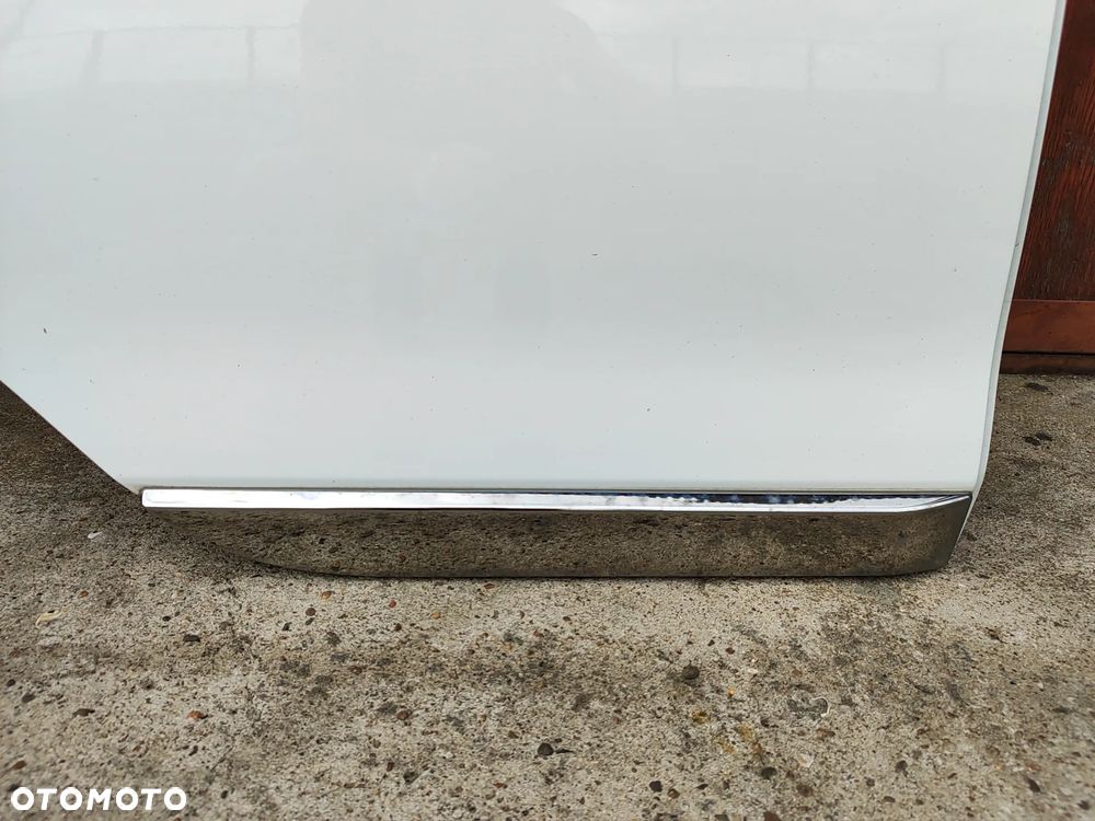 tanio ! PEUGEOT 2008 I 2013-19r drzwi tył prawe Białe kod EWP kompletne jak na aucie -szyba -zamki -klamki - podnośnik szyby elektr. -tapicerka drzwi -listwy itp, wersja EUROPA, dość ładne - 2