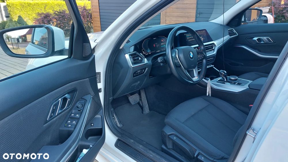 BMW Seria 3 330e - 9