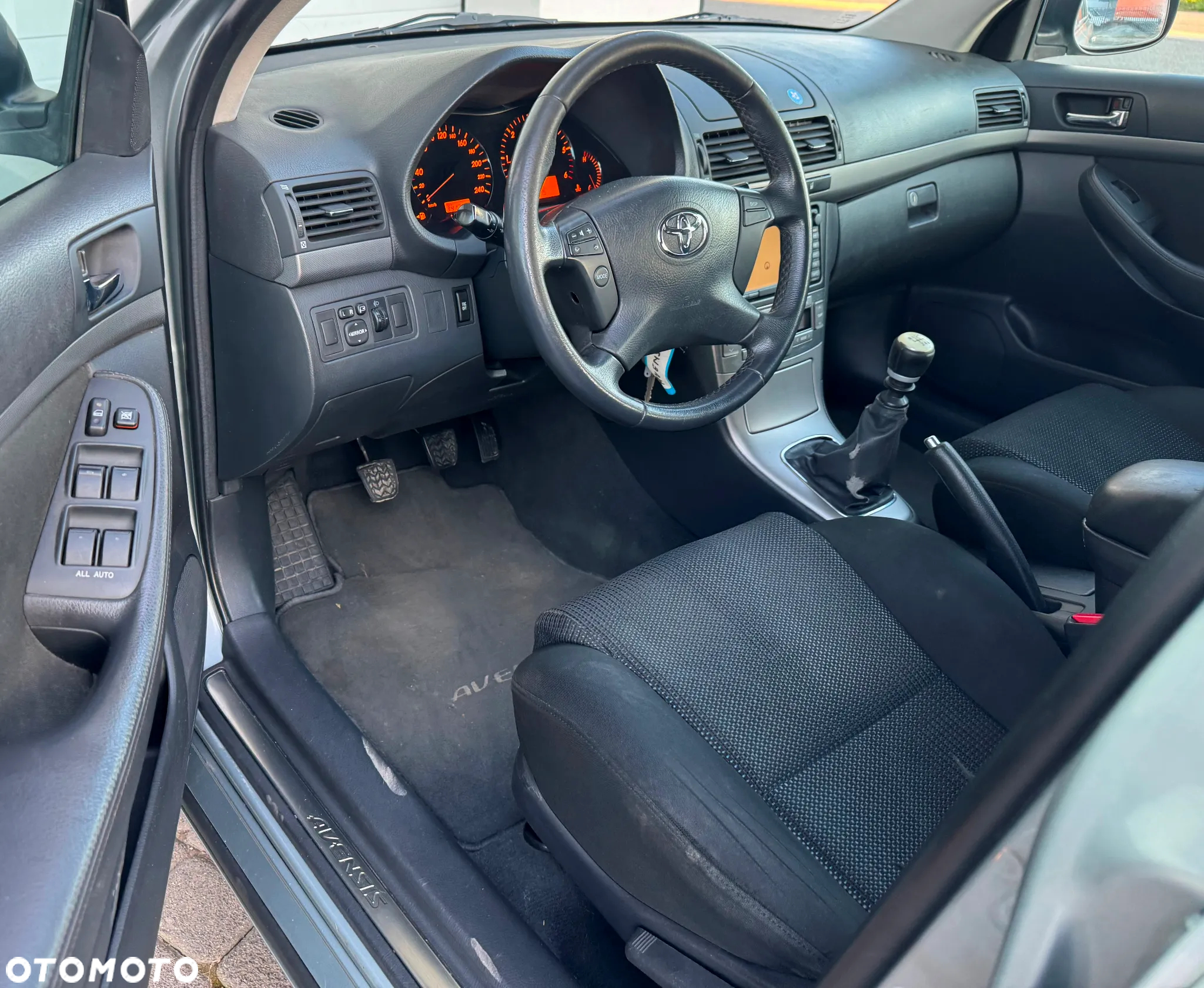Toyota Avensis 2.2 D-4D Combi Executive - 2