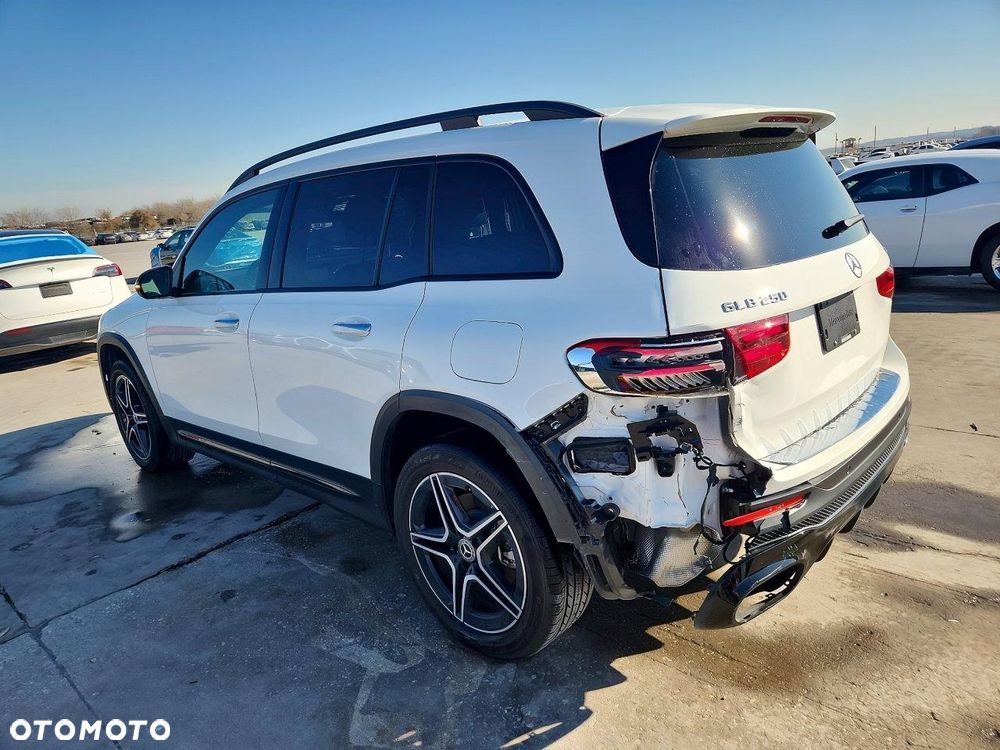 Mercedes-Benz GLB 250 4Matic 8G-DCT AMG Line - 2