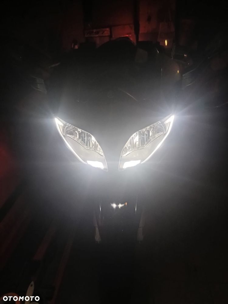 Yamaha FJR - 9