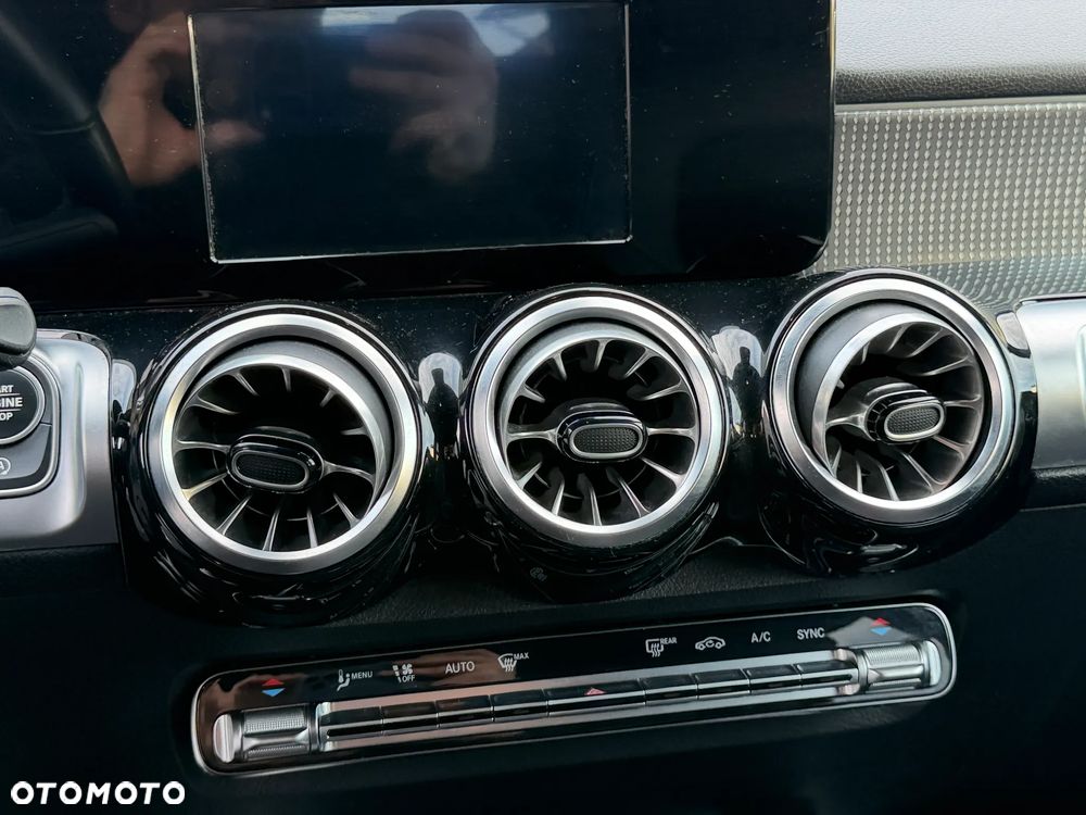 Mercedes-Benz GLB 200 Progressive 7G-DCT - 21