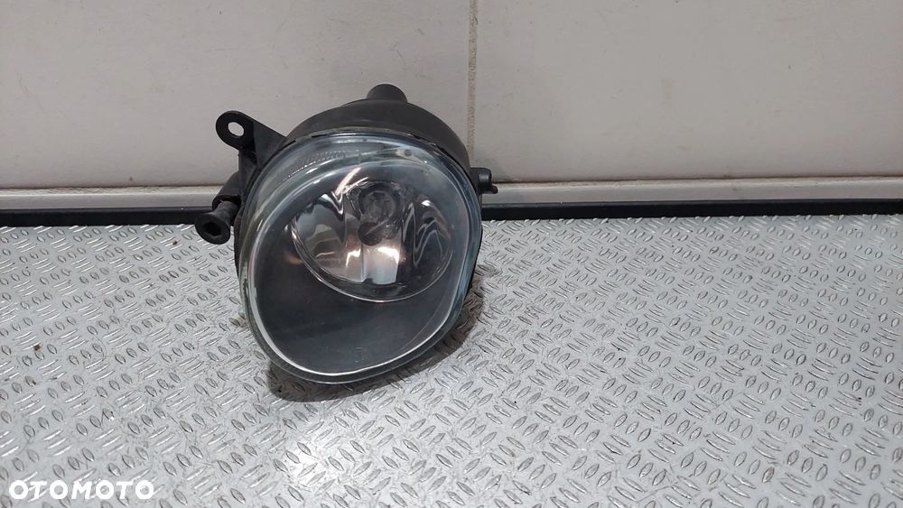 HALOGEN PRAWY PRZÓD AUDI A3 LIFT R1999 - 1